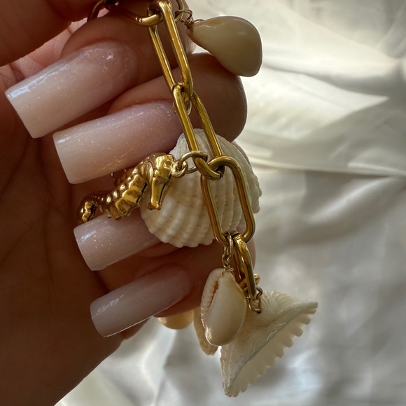 Gold Summer adjustable Gold and White Shell Charm Bracelet - Picture 11 of 13